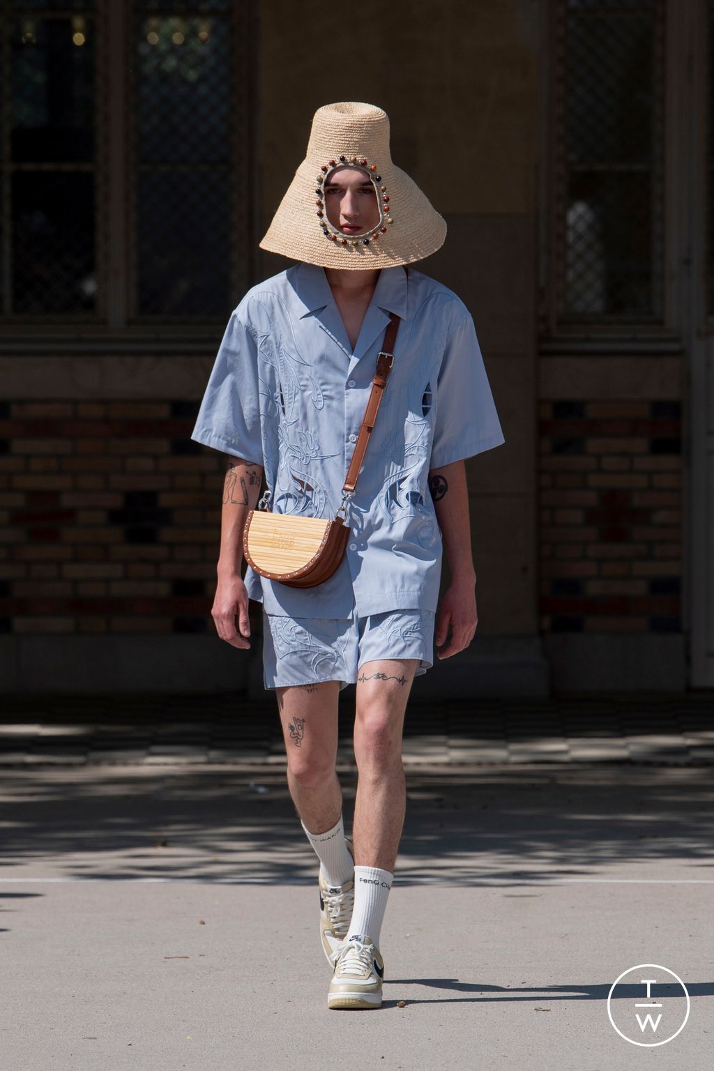Fashion Week Paris Spring/Summer 2024 look 7 from the Feng Chen Wang collection 男装