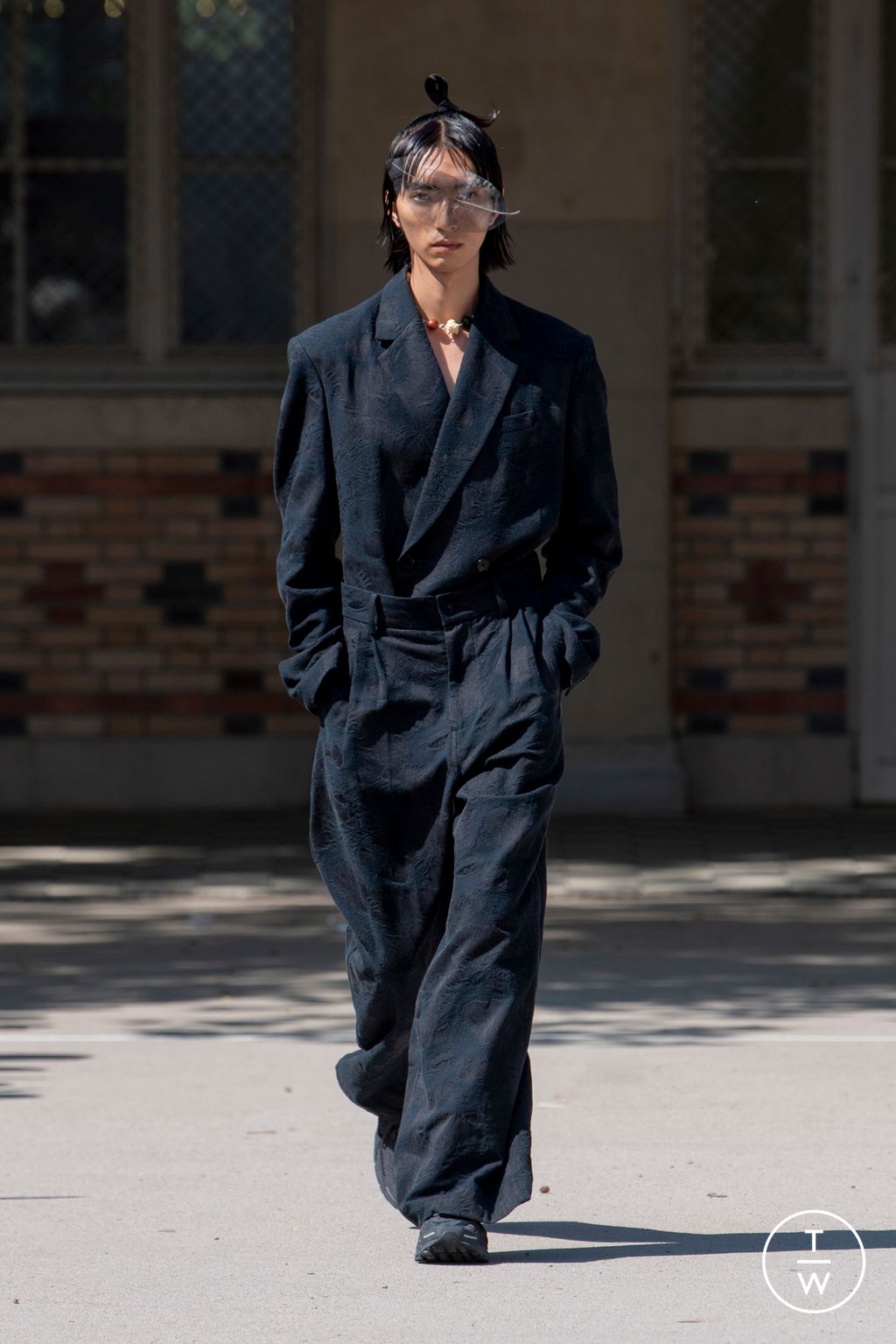 Fashion Week Paris Spring/Summer 2024 look 13 from the Feng Chen Wang collection 男装