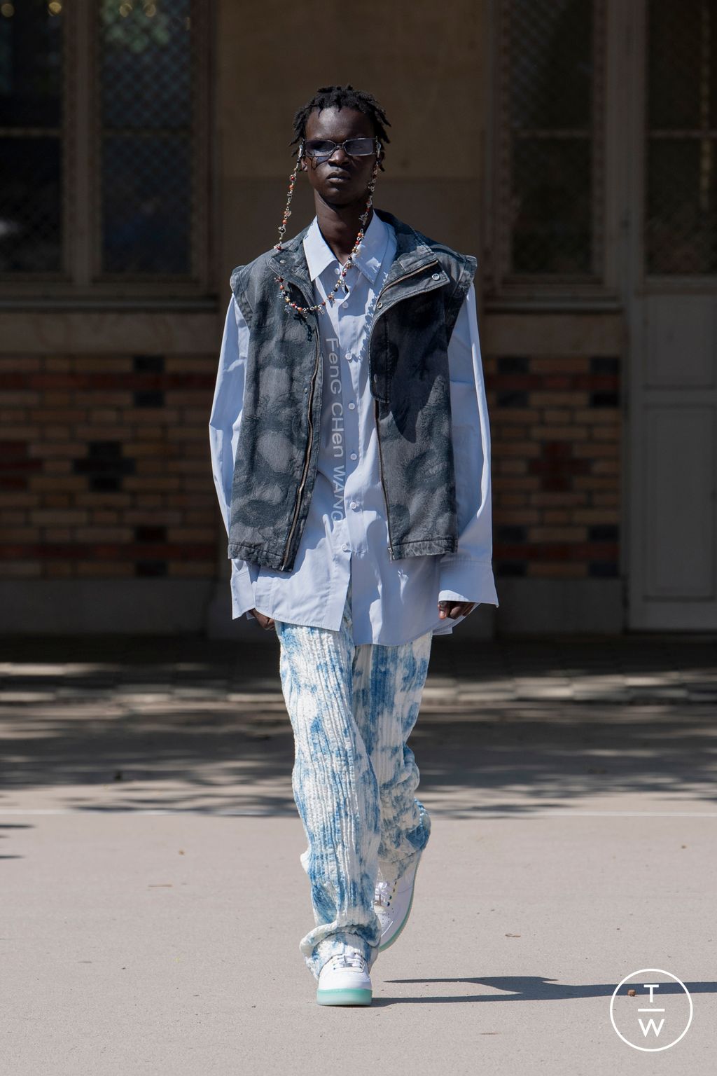 Fashion Week Paris Spring/Summer 2024 look 17 from the Feng Chen Wang collection menswear