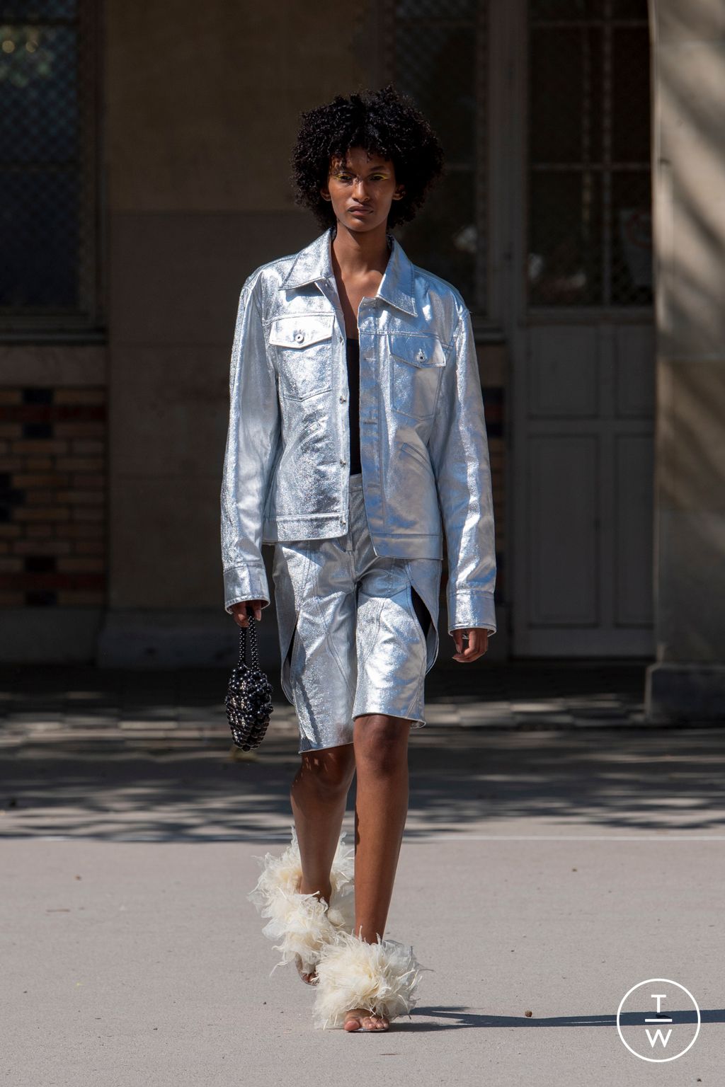 Fashion Week Paris Spring/Summer 2024 look 19 from the Feng Chen Wang collection menswear