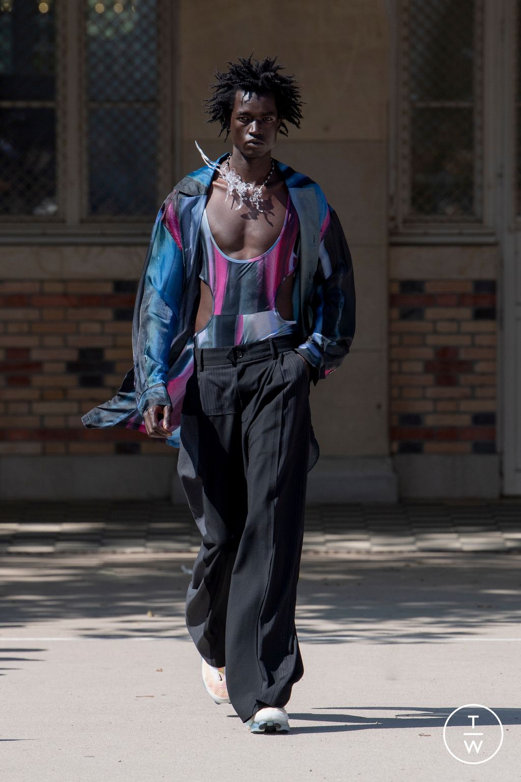 Fashion Week Paris Spring/Summer 2024 look 23 from the Feng Chen Wang collection 男装