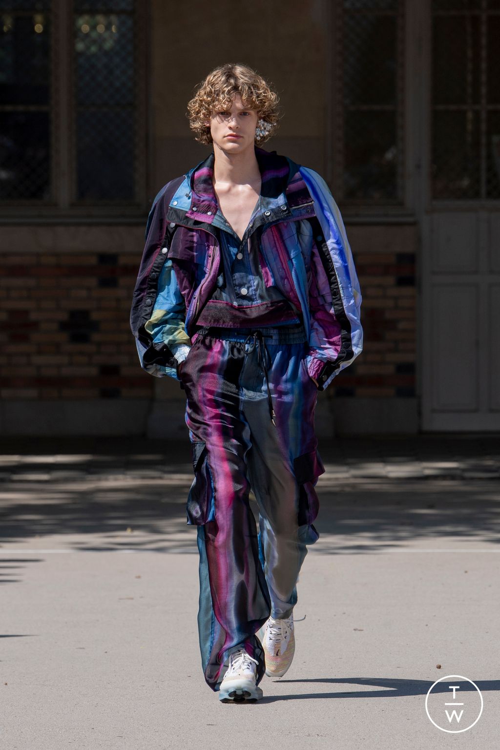 Fashion Week Paris Spring/Summer 2024 look 25 from the Feng Chen Wang collection menswear