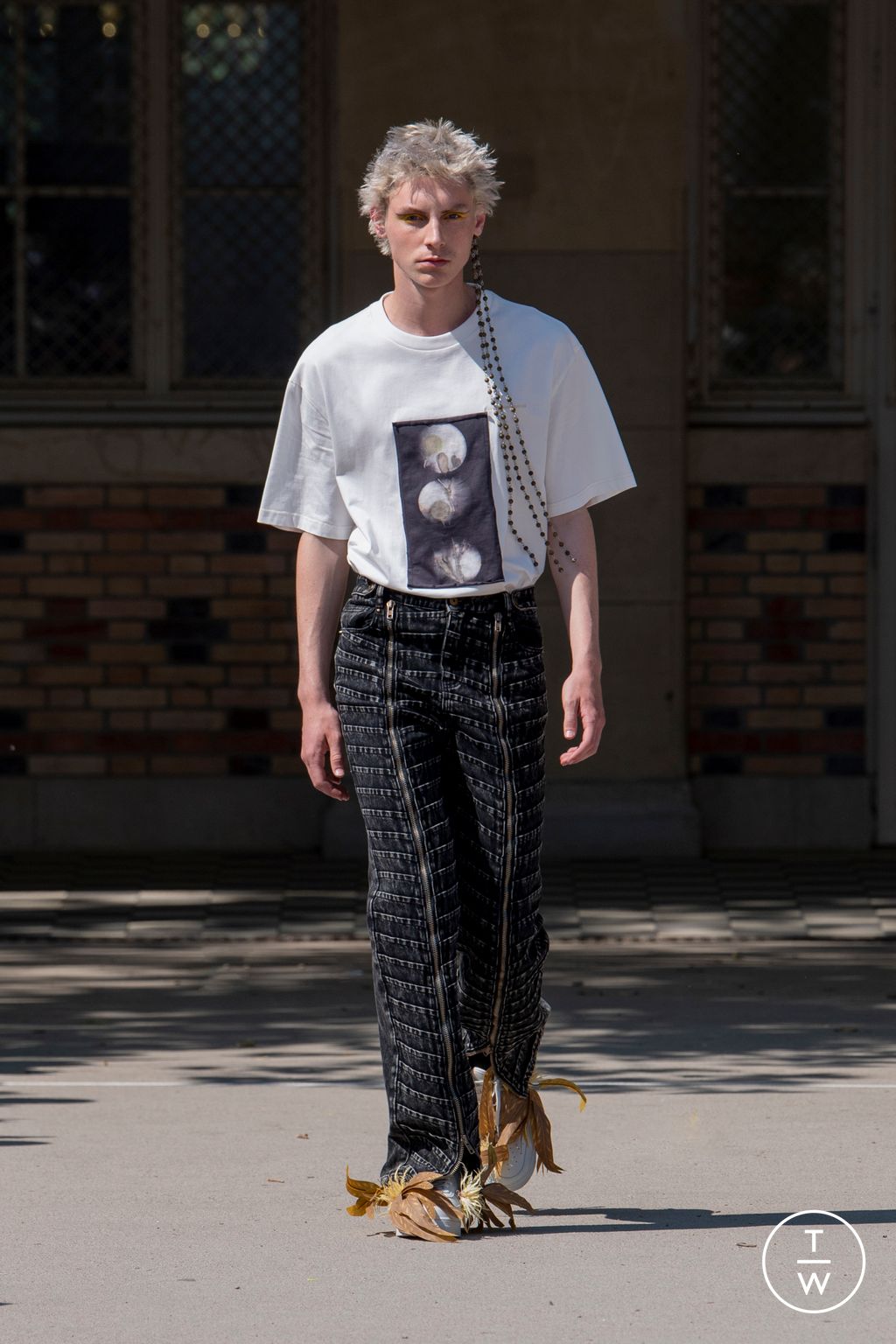 Fashion Week Paris Spring/Summer 2024 look 32 from the Feng Chen Wang collection menswear