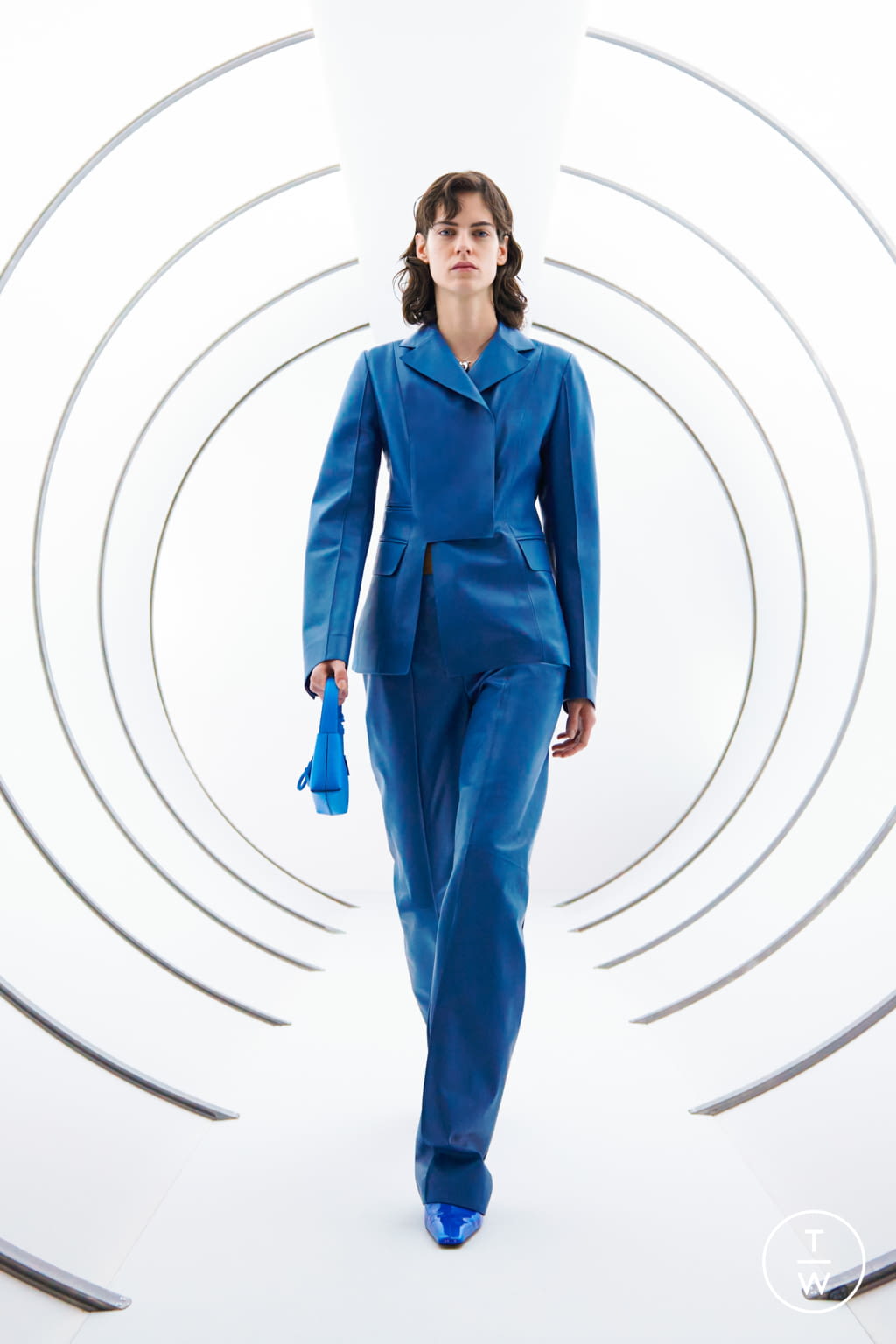 Fashion Week Milan Fall/Winter 2021 look 1 from the Ferragamo collection 女装