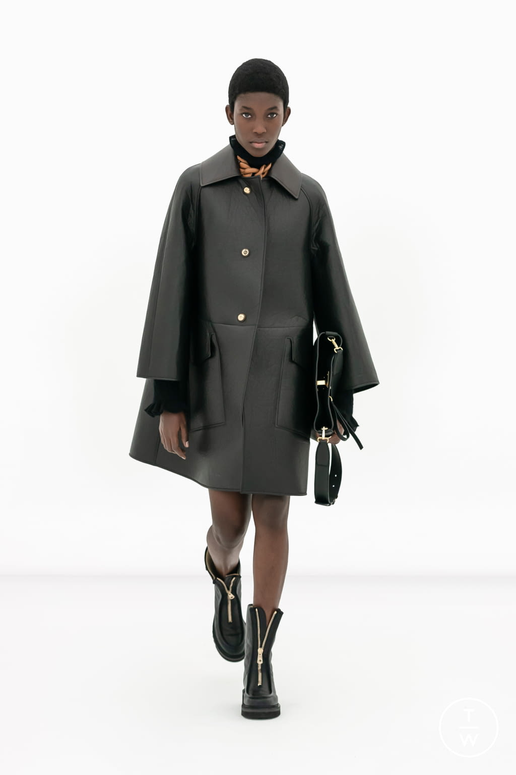 Fashion Week Milan Fall/Winter 2022 look 1 from the Ferragamo collection 女装