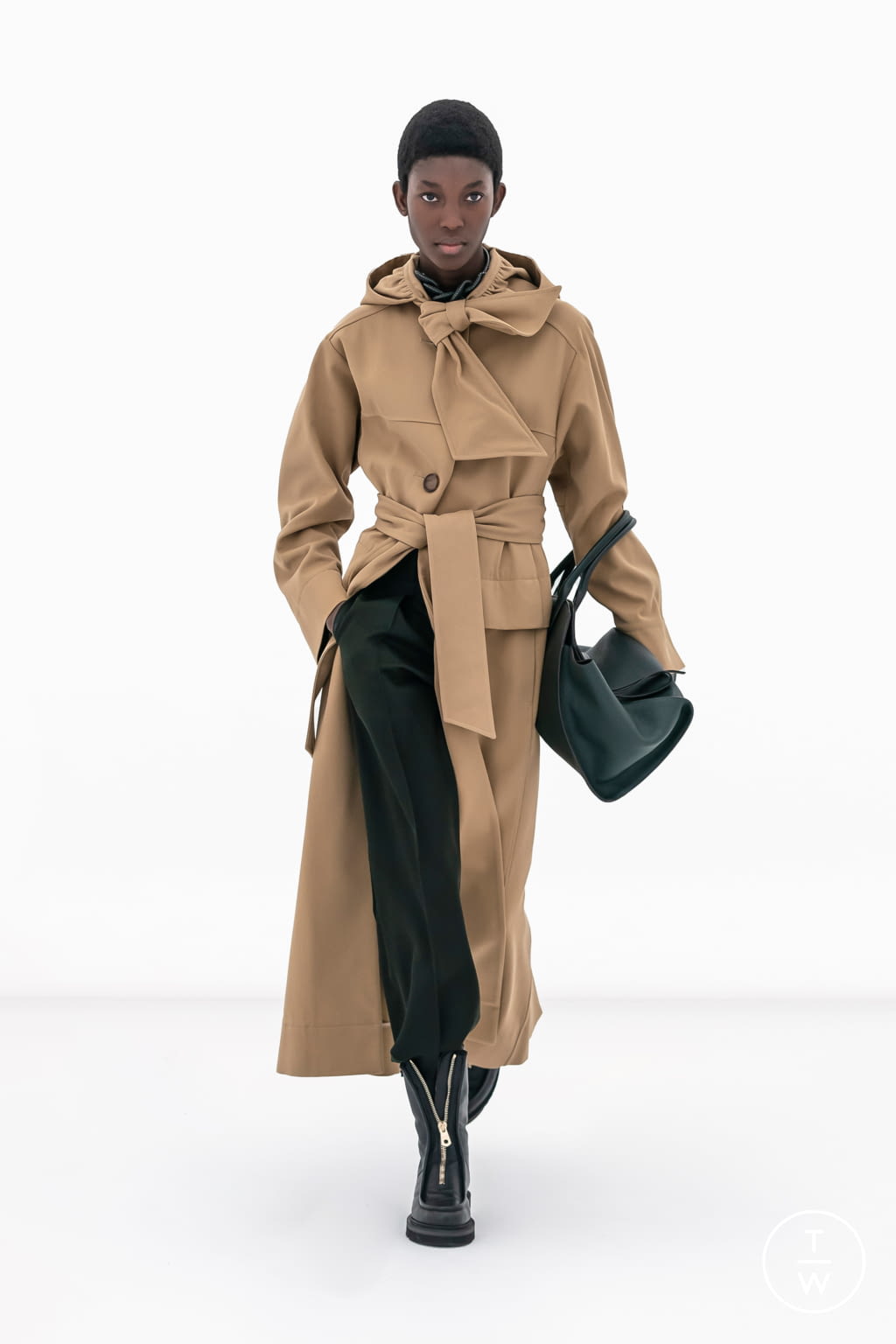 Fashion Week Milan Fall/Winter 2022 look 9 from the Ferragamo collection 女装