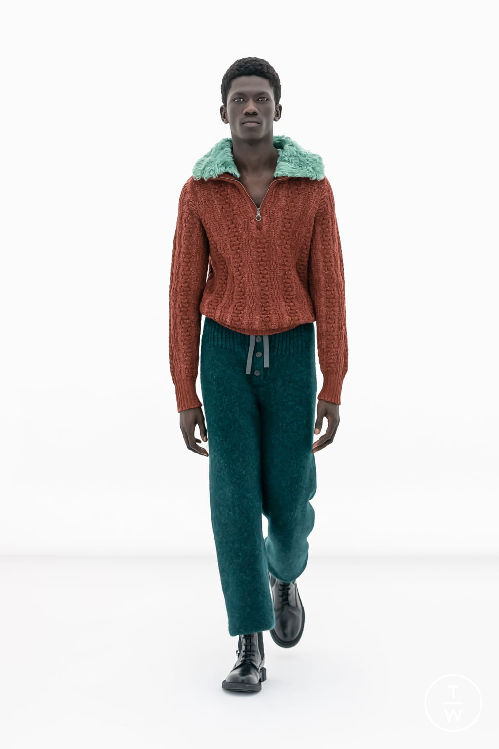 Fashion Week Milan Fall/Winter 2022 look 16 de la collection Ferragamo womenswear