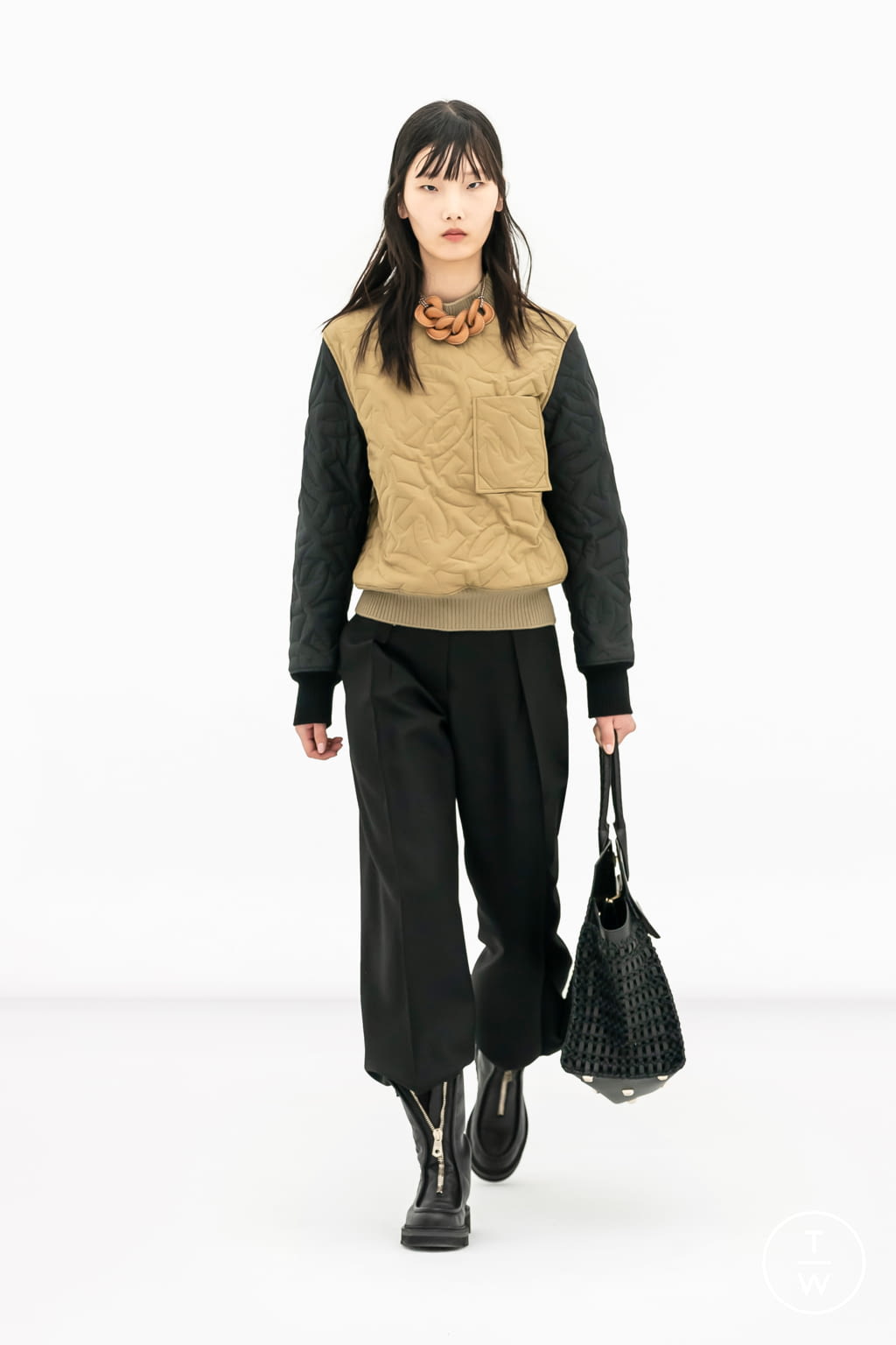Fashion Week Milan Fall/Winter 2022 look 25 de la collection Ferragamo womenswear