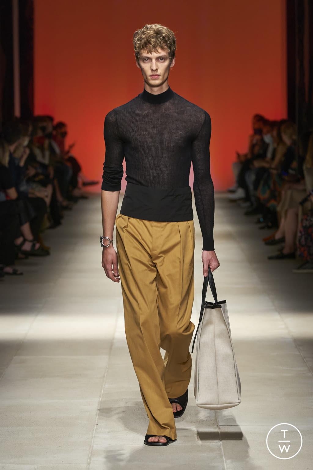 Fashion Week Milan Spring/Summer 2022 look 3 from the Salvatore Ferragamo collection womenswear