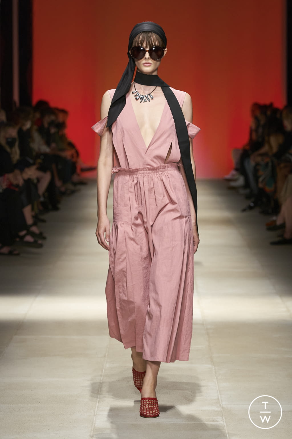 Fashion Week Milan Spring/Summer 2022 look 50 from the Salvatore Ferragamo collection womenswear