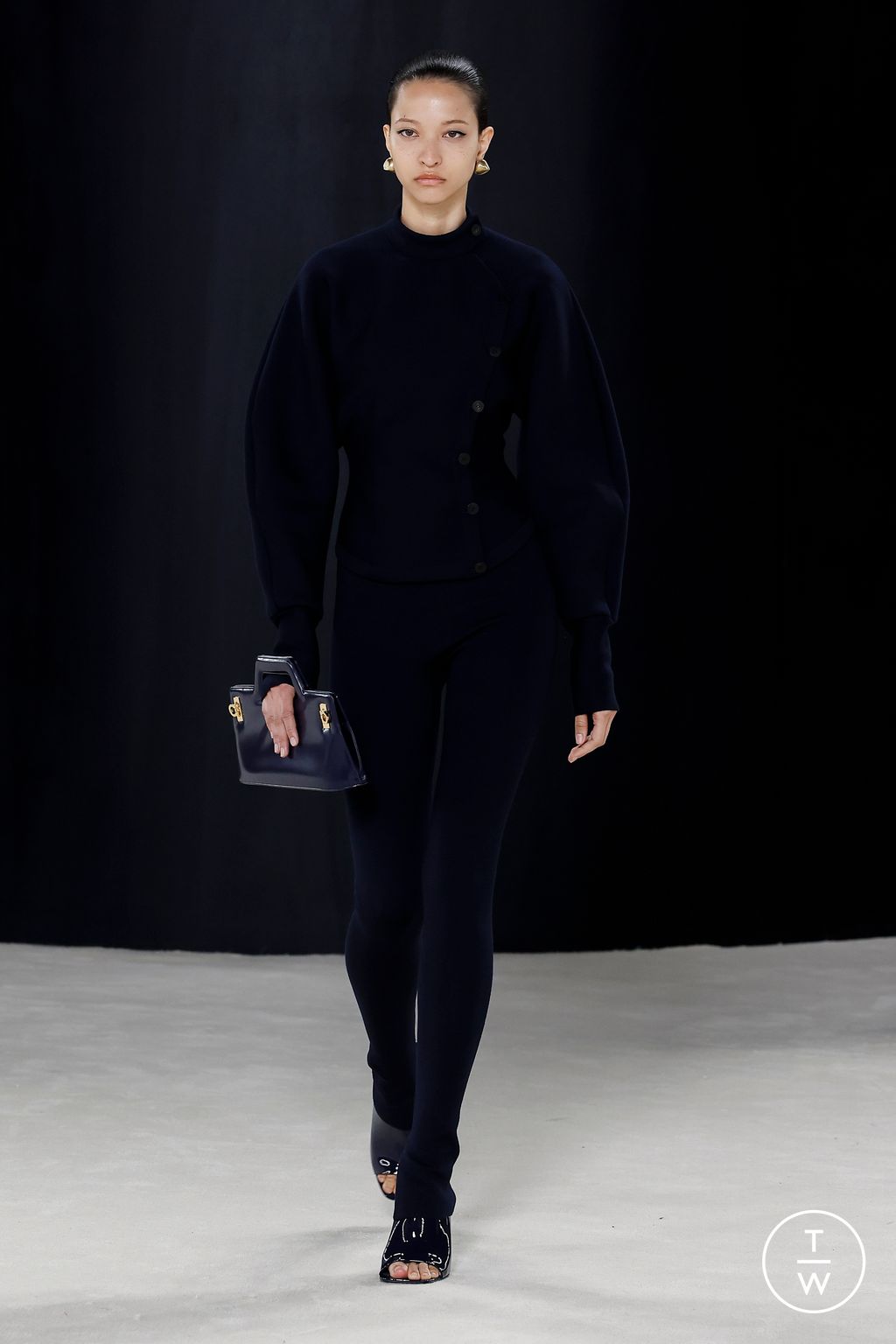 Fashion Week Milan Fall/Winter 2023 look 2 from the Ferragamo collection womenswear