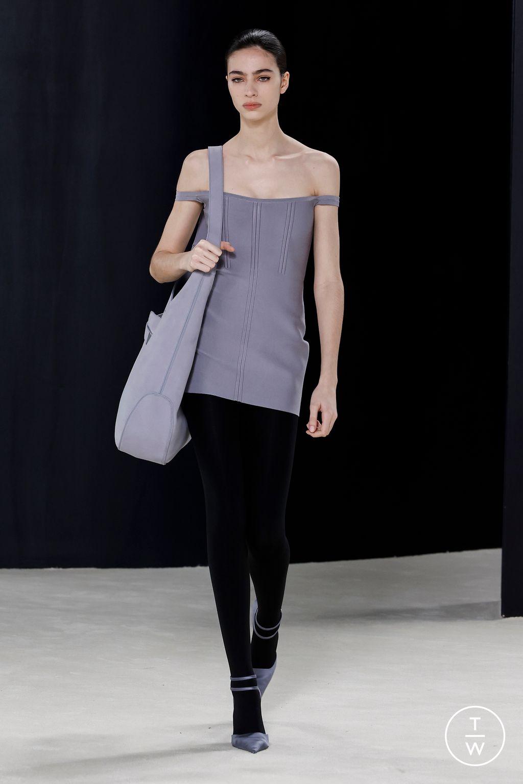 Fashion Week Milan Fall/Winter 2023 look 16 de la collection Ferragamo womenswear