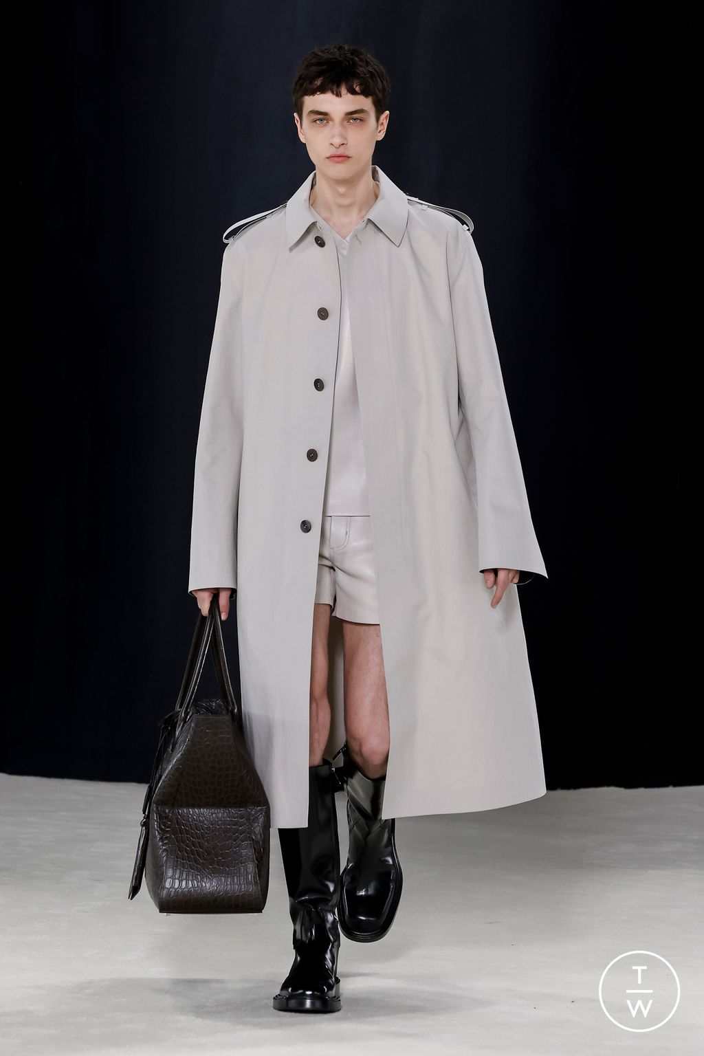 Fashion Week Milan Fall/Winter 2023 look 25 from the Ferragamo collection womenswear