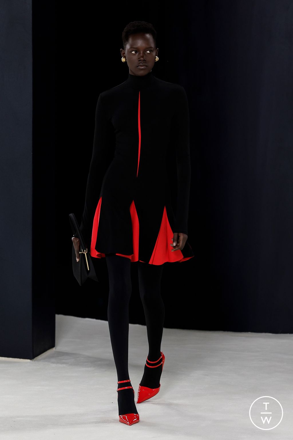 Fashion Week Milan Fall/Winter 2023 look 40 from the Ferragamo collection 女装