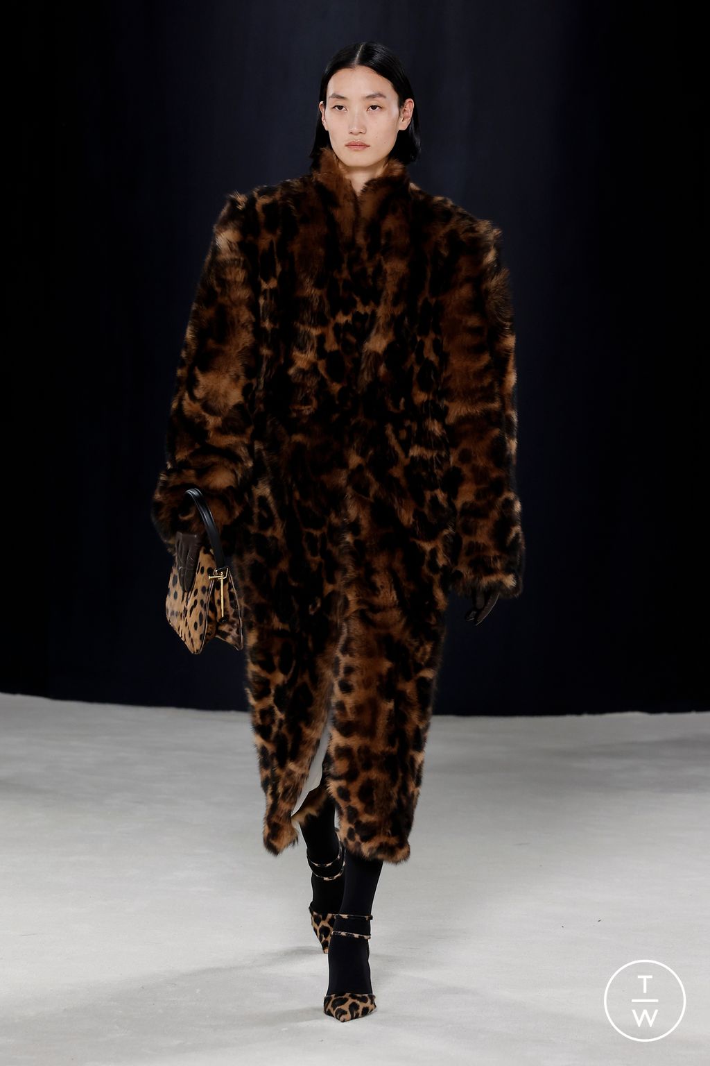 Fashion Week Milan Fall/Winter 2023 look 50 from the Ferragamo collection 女装