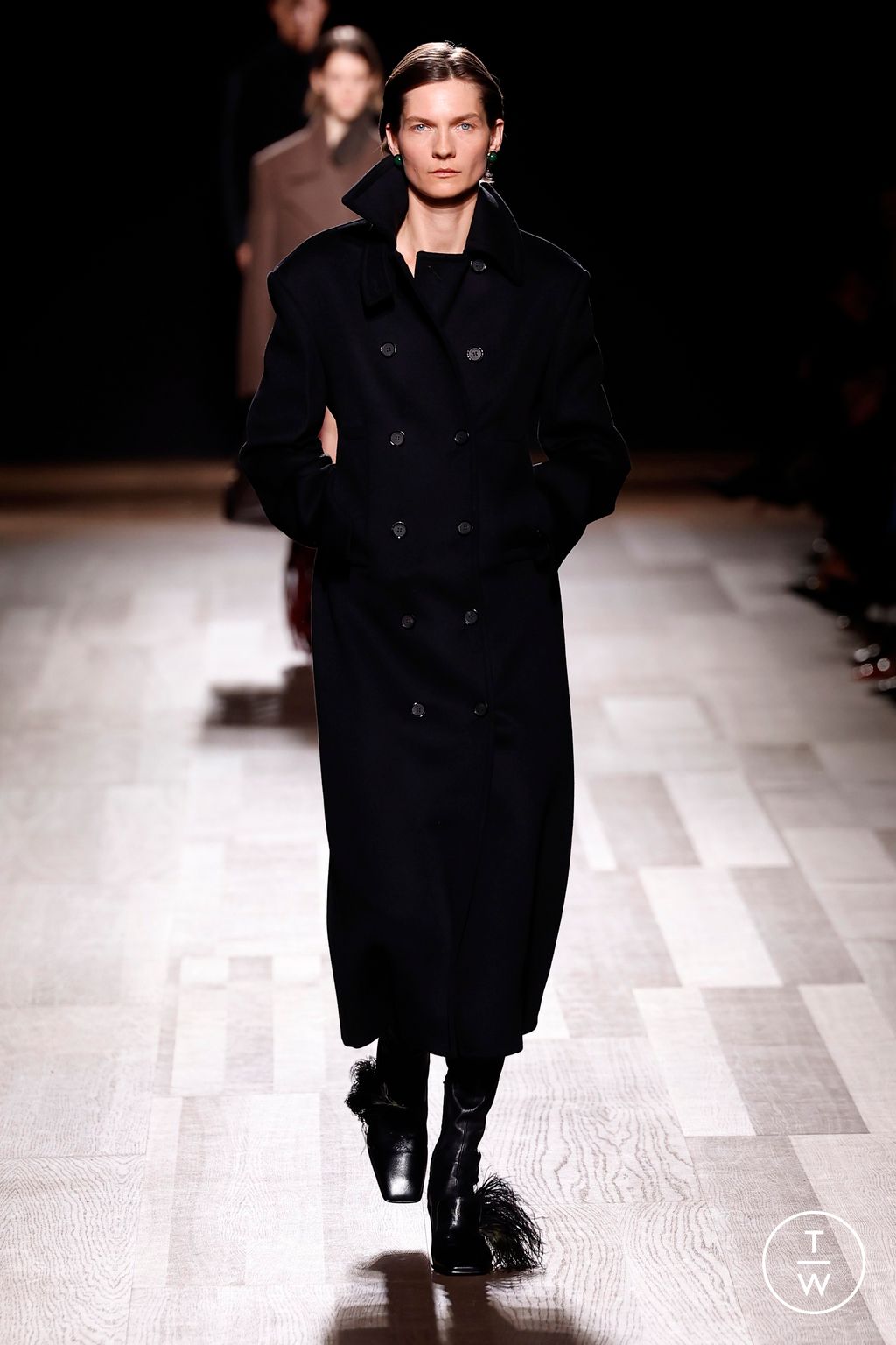Fashion Week Milan Fall/Winter 2024 look 17 from the Ferragamo collection 女装