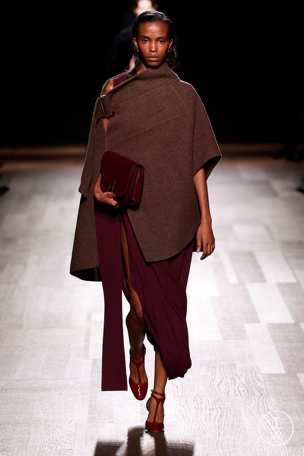 Fashion Week Milan Fall/Winter 2024 look 21 from the Ferragamo collection 女装