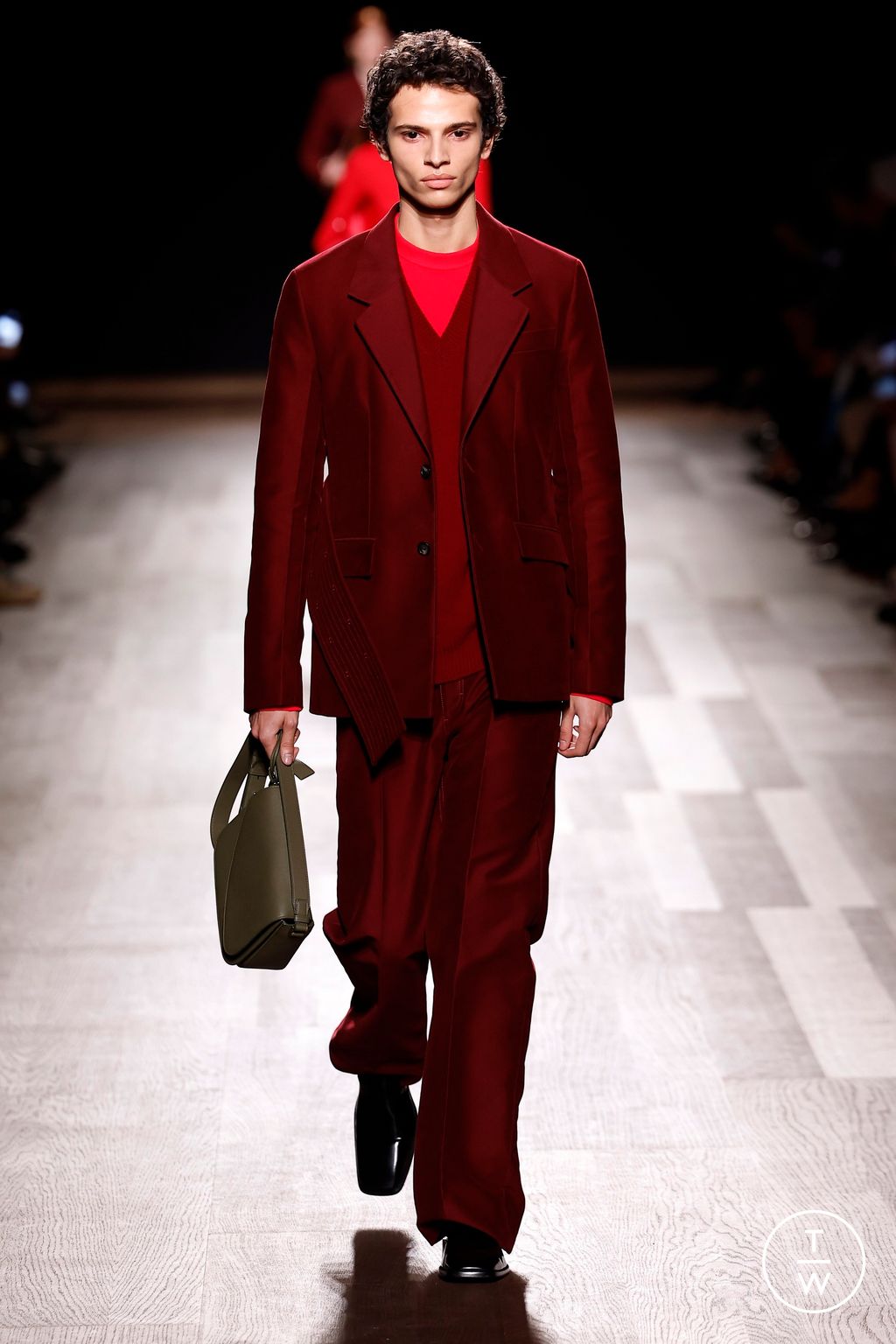 Fashion Week Milan Fall/Winter 2024 look 28 from the Ferragamo collection 女装
