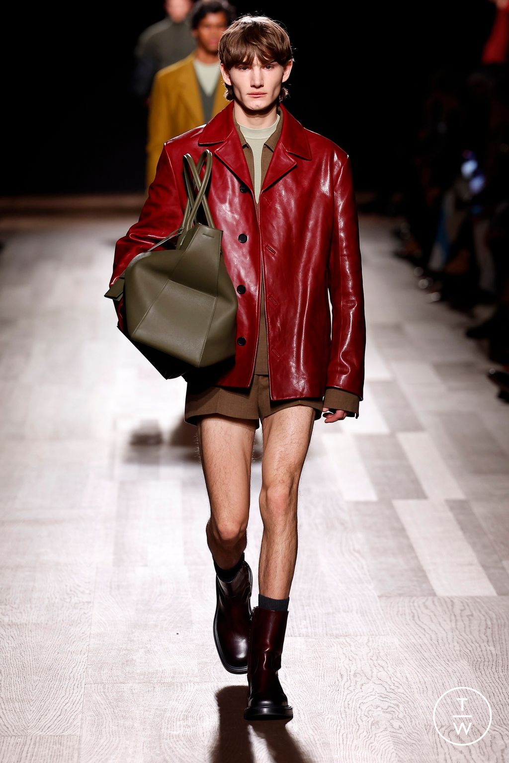 Fashion Week Milan Fall/Winter 2024 look 32 from the Ferragamo collection 女装