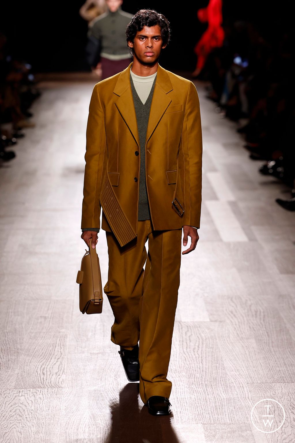 Fashion Week Milan Fall/Winter 2024 look 33 from the Ferragamo collection 女装