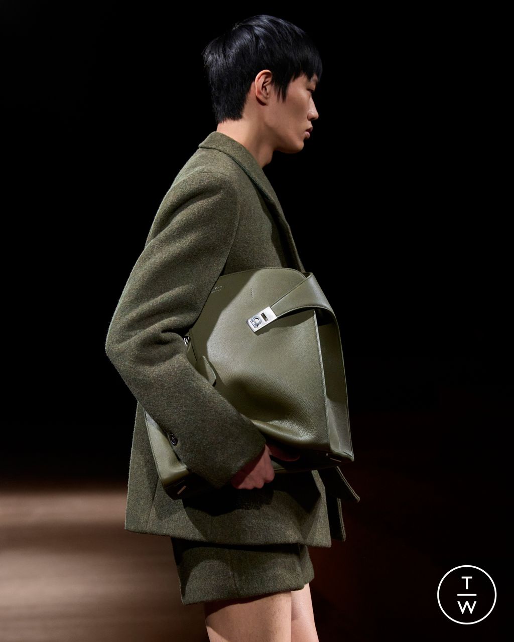 Fashion Week Milan Fall/Winter 2024 look 4 from the Ferragamo collection 女装配饰