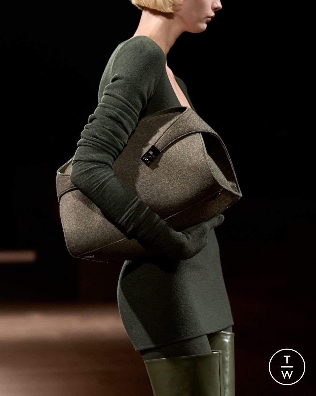 Fashion Week Milan Fall/Winter 2024 look 5 from the Ferragamo collection womenswear accessories