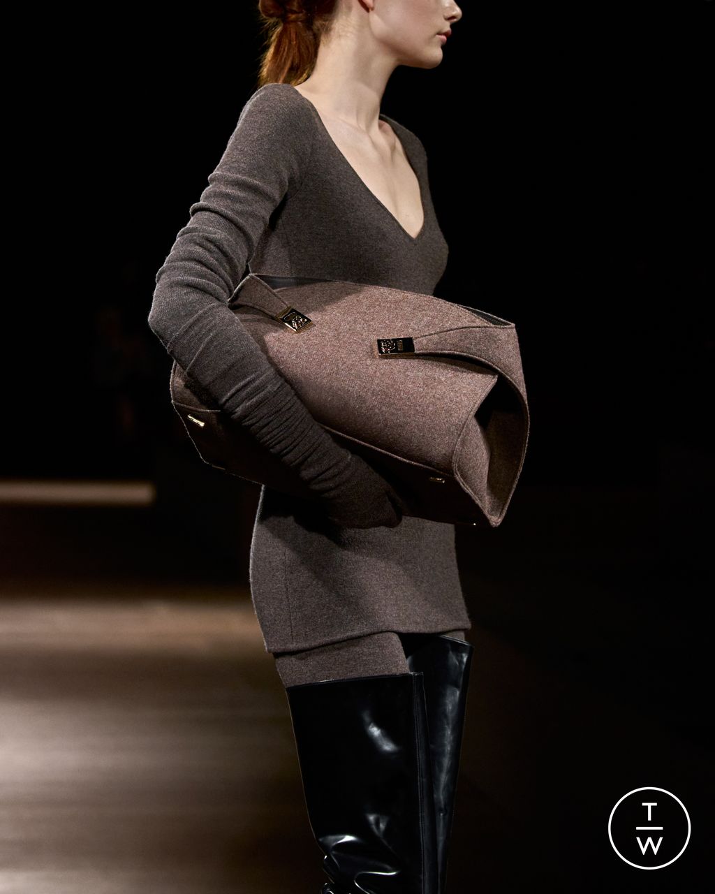 Fashion Week Milan Fall/Winter 2024 look 11 from the Ferragamo collection 女装配饰