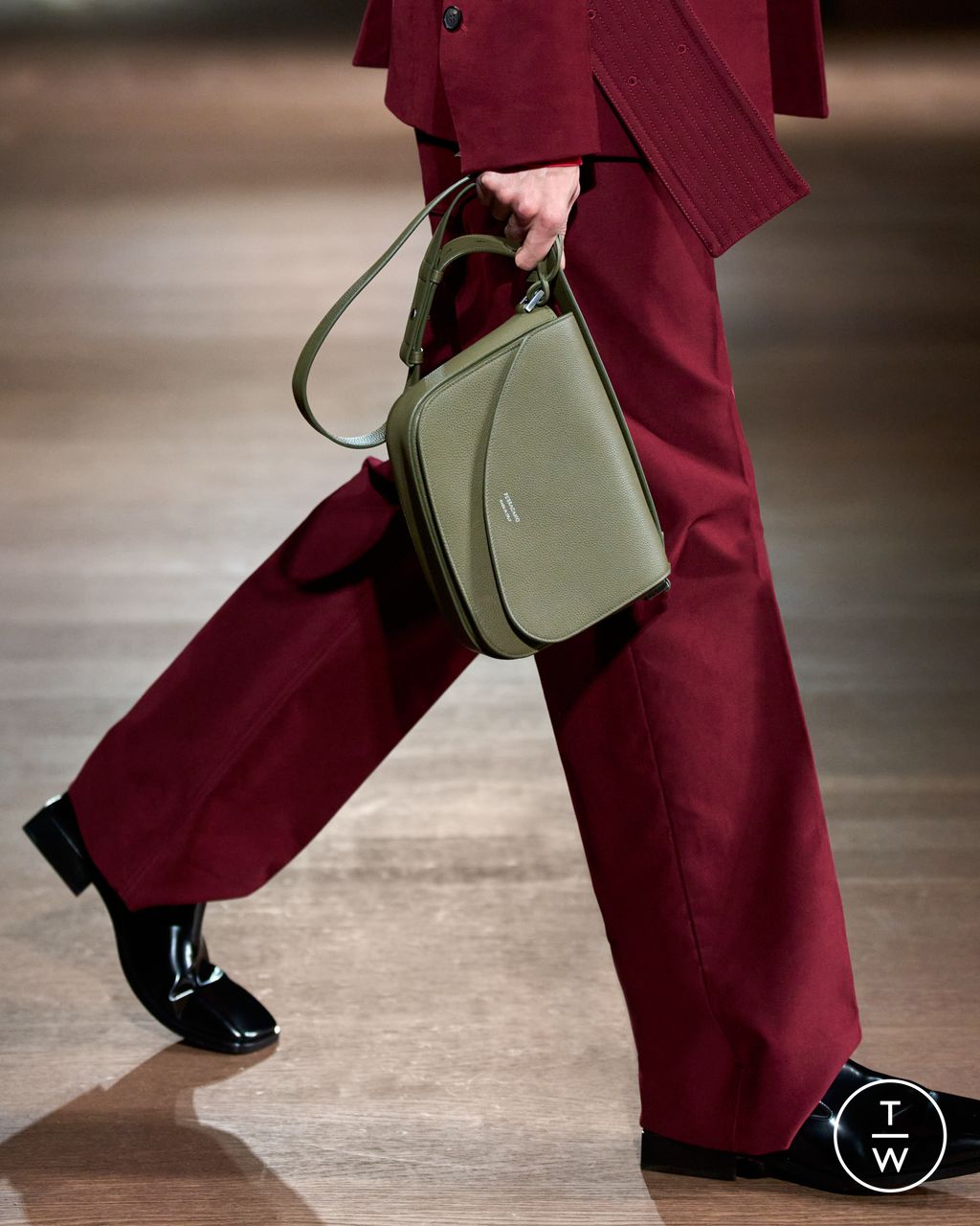 Fashion Week Milan Fall/Winter 2024 look 22 from the Ferragamo collection 女装配饰