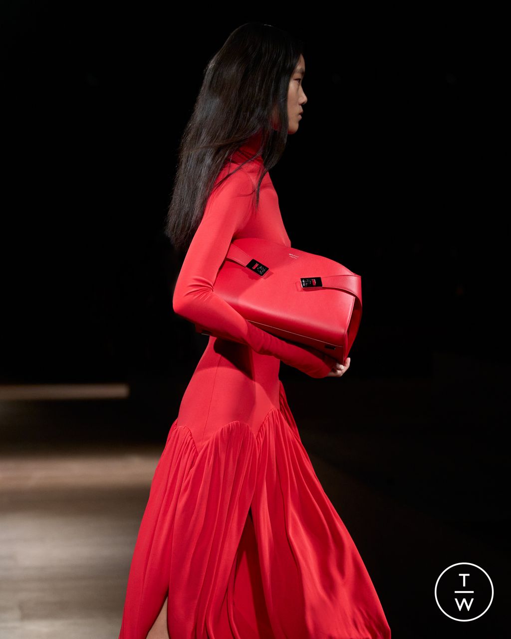 Fashion Week Milan Fall/Winter 2024 look 23 from the Ferragamo collection 女装配饰