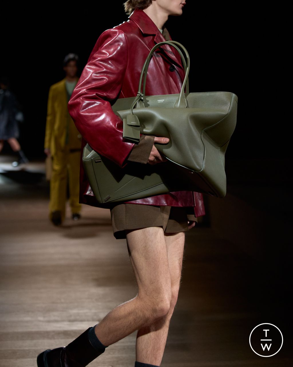 Fashion Week Milan Fall/Winter 2024 look 26 from the Ferragamo collection 女装配饰