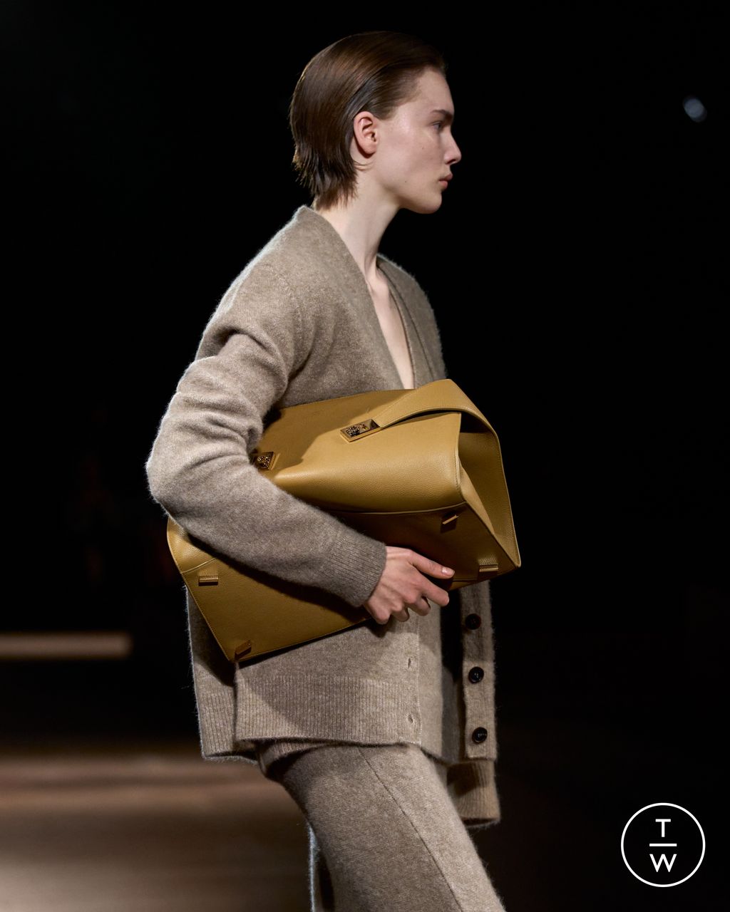 Fashion Week Milan Fall/Winter 2024 look 28 from the Ferragamo collection womenswear accessories