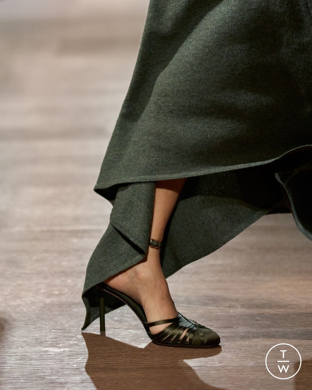 Fashion Week Milan Fall/Winter 2024 look 75 from the Ferragamo collection womenswear accessories