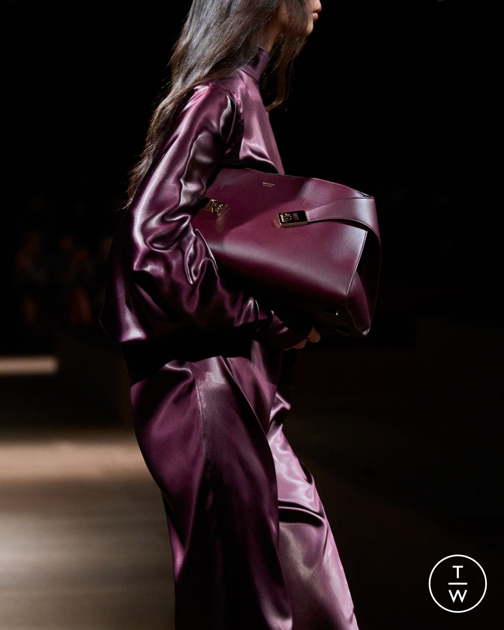 Fashion Week Milan Fall/Winter 2024 look 33 from the Ferragamo collection 女装配饰