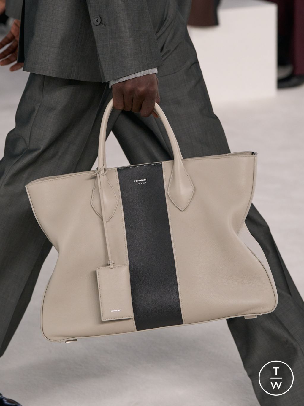 Fashion Week Milan Spring/Summer 2024 look 42 de la collection Ferragamo womenswear accessories