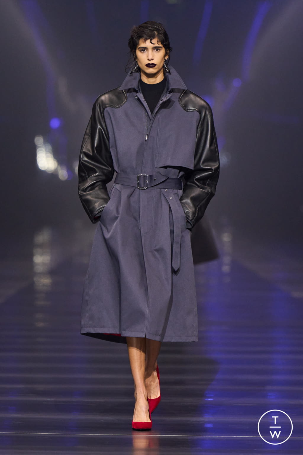 Fashion Week Milan Fall/Winter 2022 look 1 from the Ferrari collection 女装