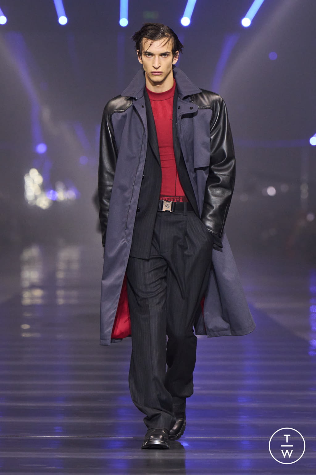 Fashion Week Milan Fall/Winter 2022 look 2 from the Ferrari collection 女装