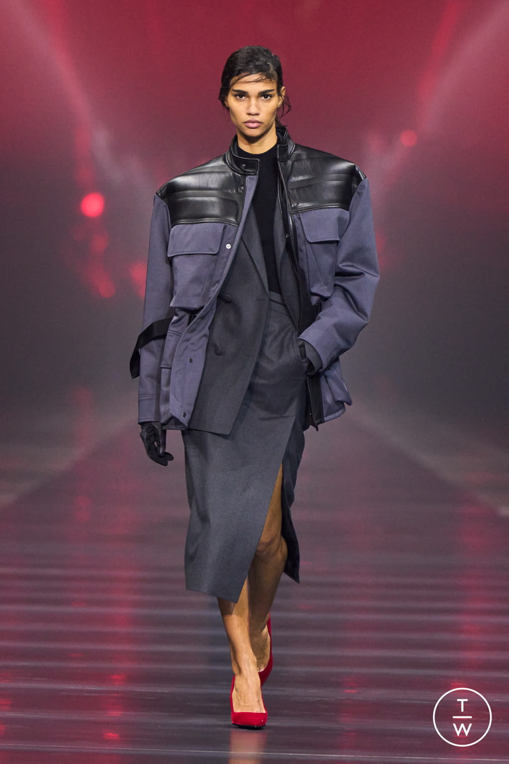 Fashion Week Milan Fall/Winter 2022 look 6 from the Ferrari collection 女装