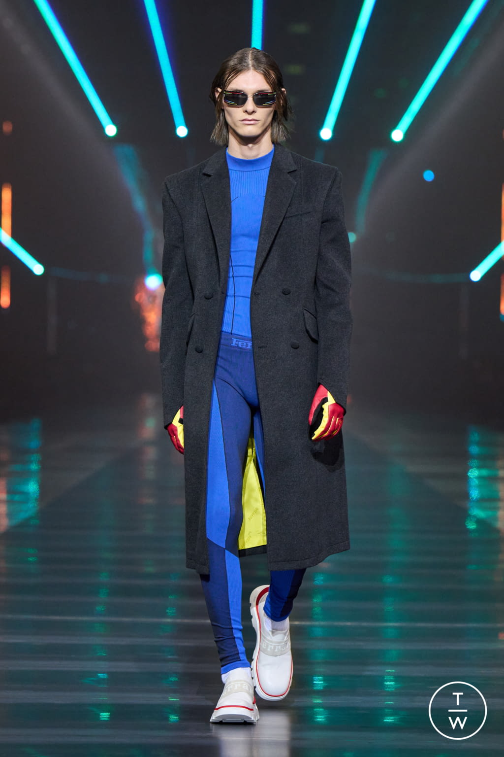 Fashion Week Milan Fall/Winter 2022 look 23 from the Ferrari collection 女装