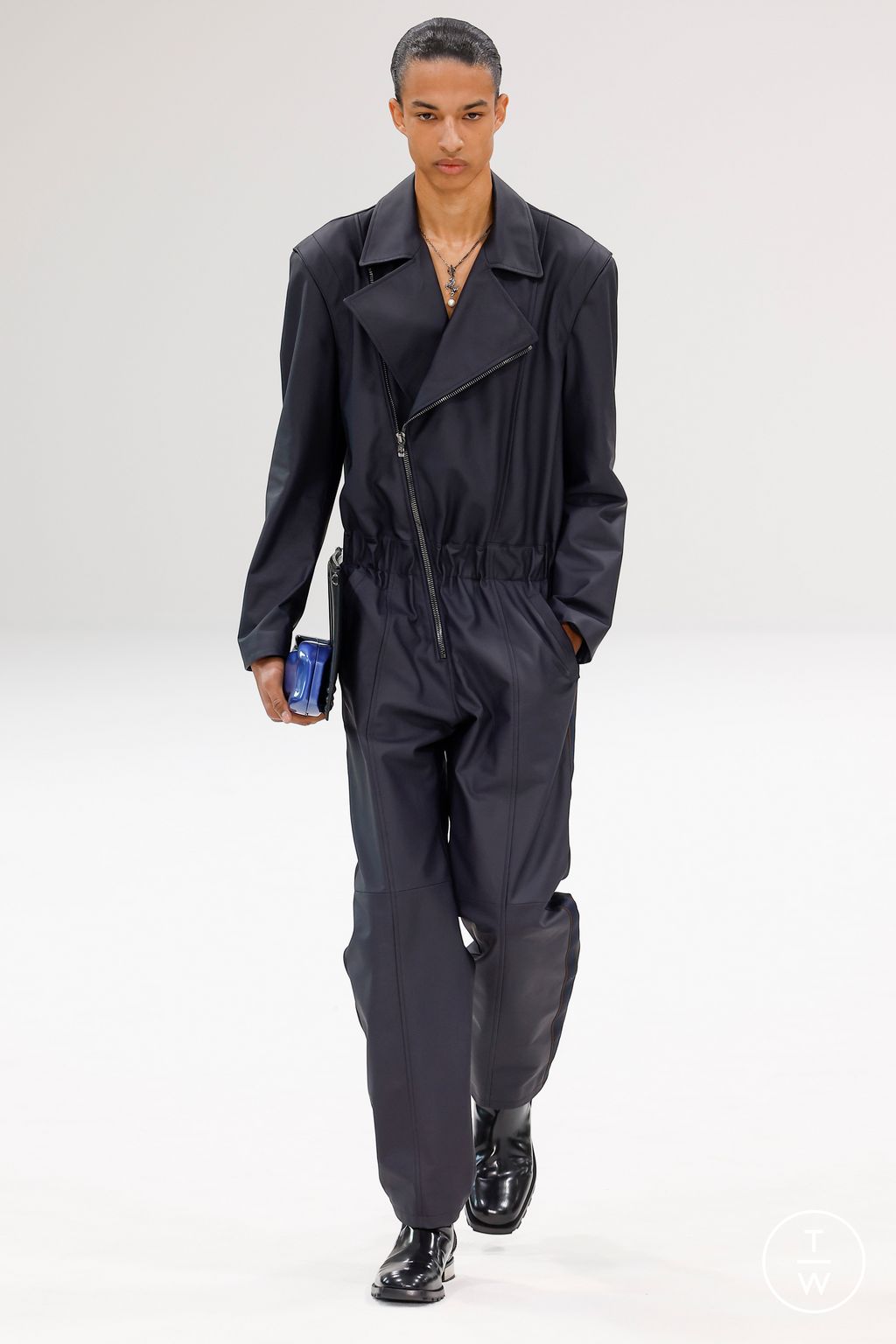 Fashion Week Milan Fall/Winter 2023 look 9 from the Ferrari collection 女装