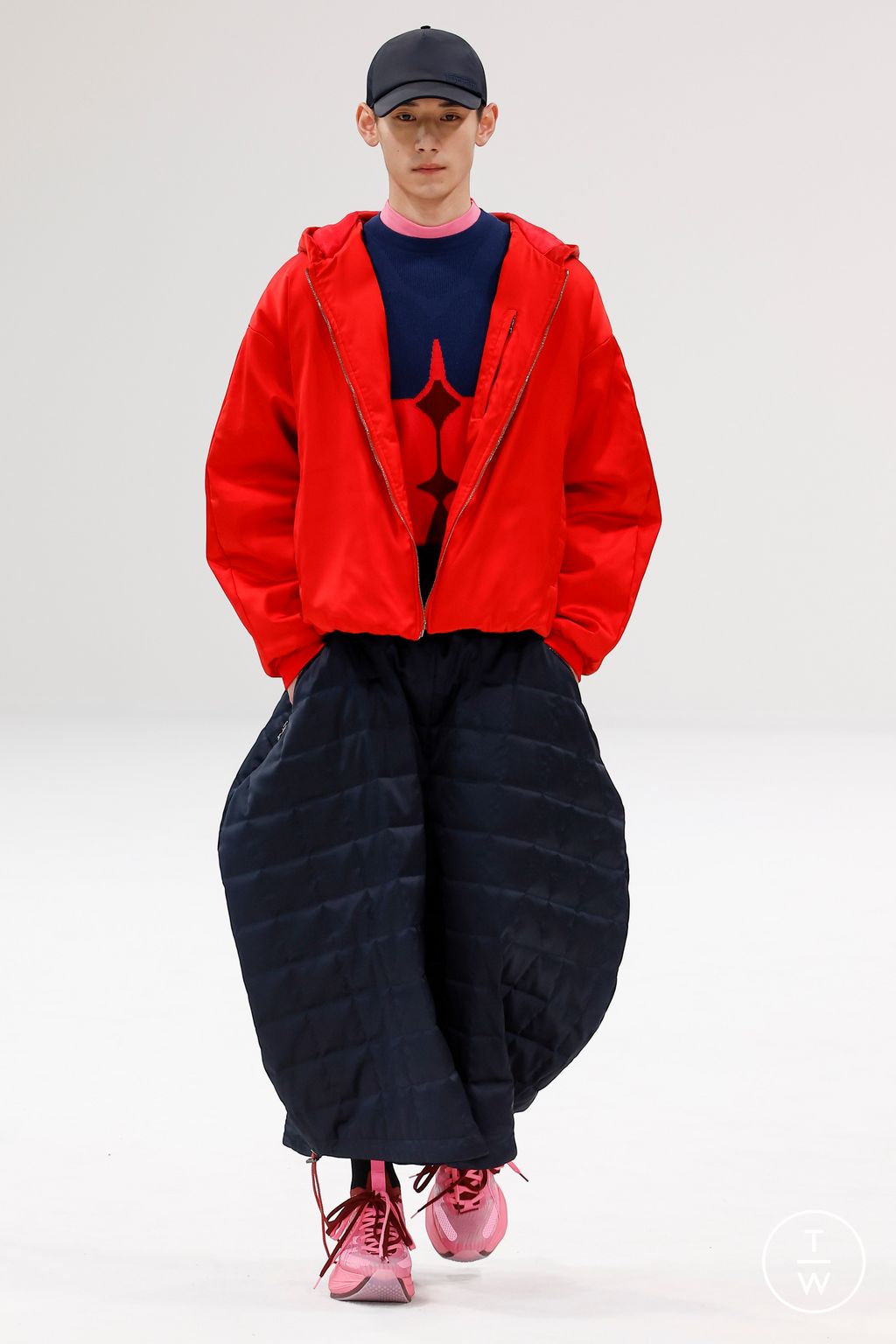 Fashion Week Milan Fall/Winter 2023 look 35 from the Ferrari collection 女装