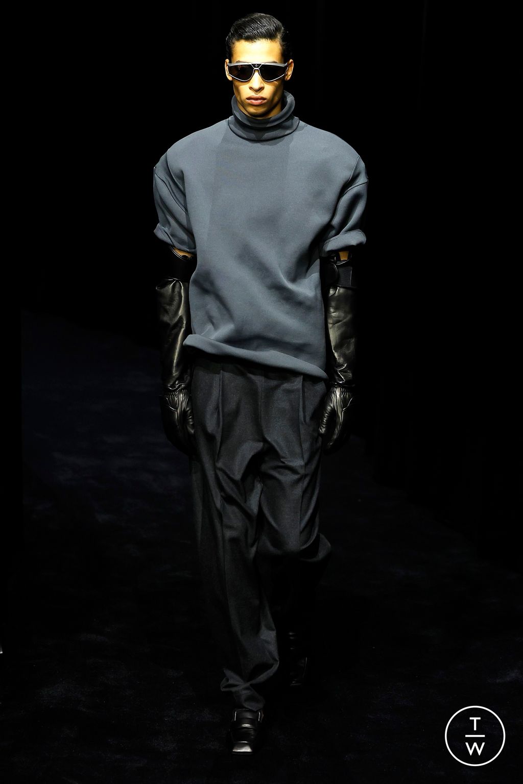 Fashion Week Milan Fall/Winter 2024 look 21 from the Ferrari collection 女装