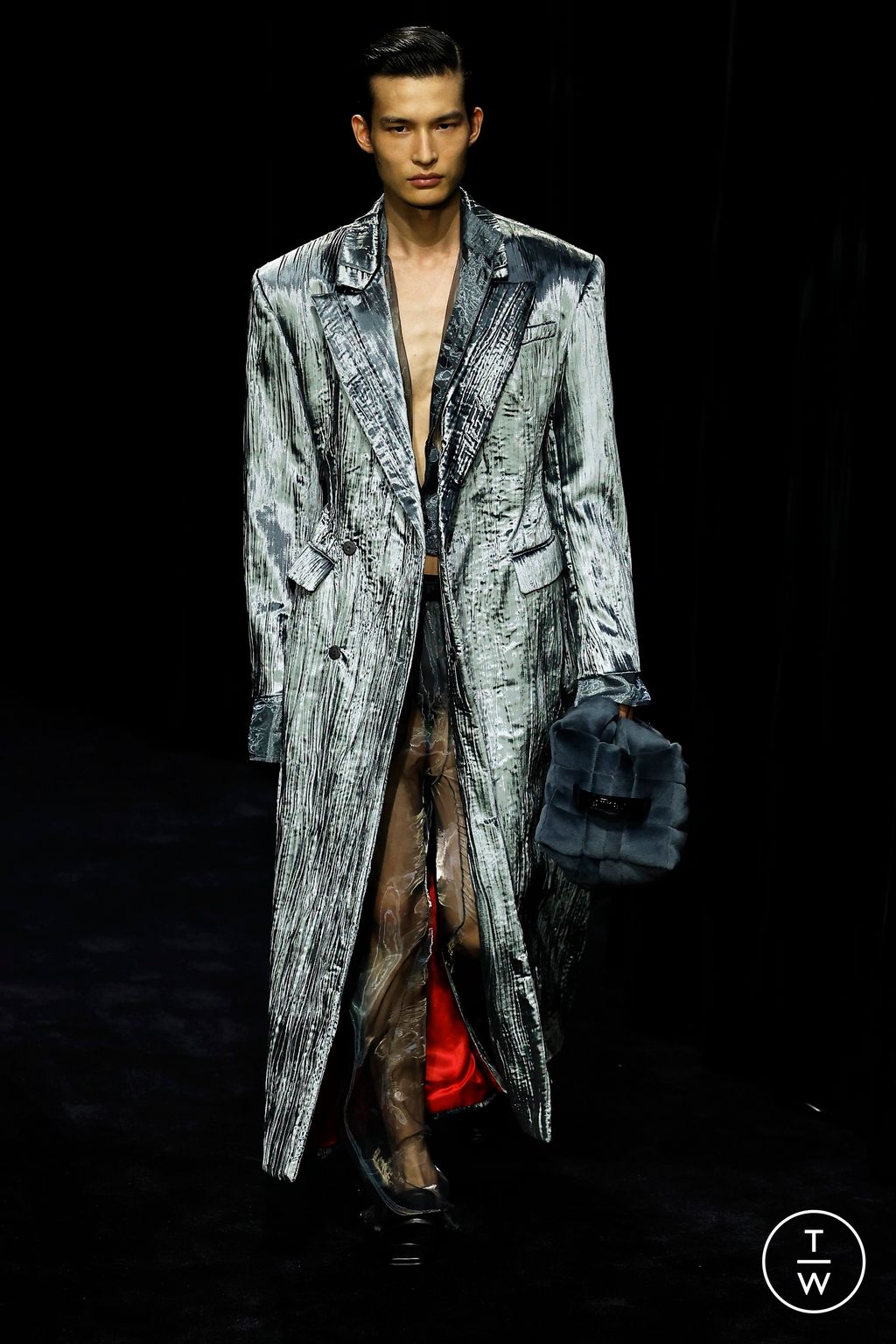 Fashion Week Milan Fall/Winter 2024 look 23 from the Ferrari collection 女装