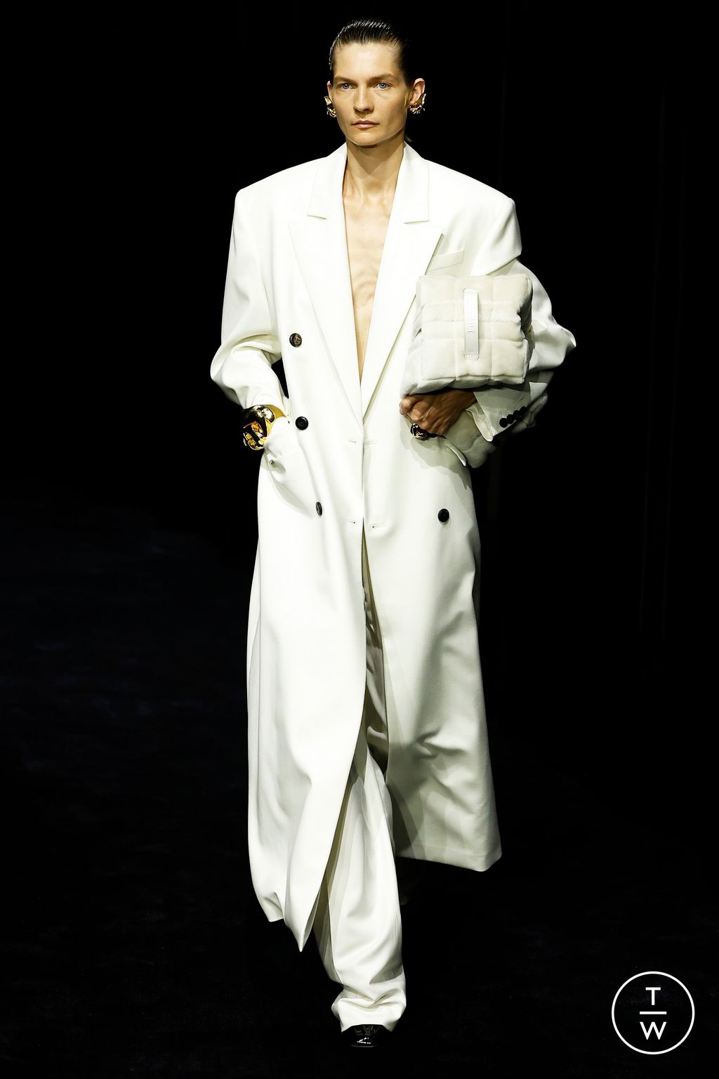 Fashion Week Milan Fall/Winter 2024 look 31 from the Ferrari collection 女装