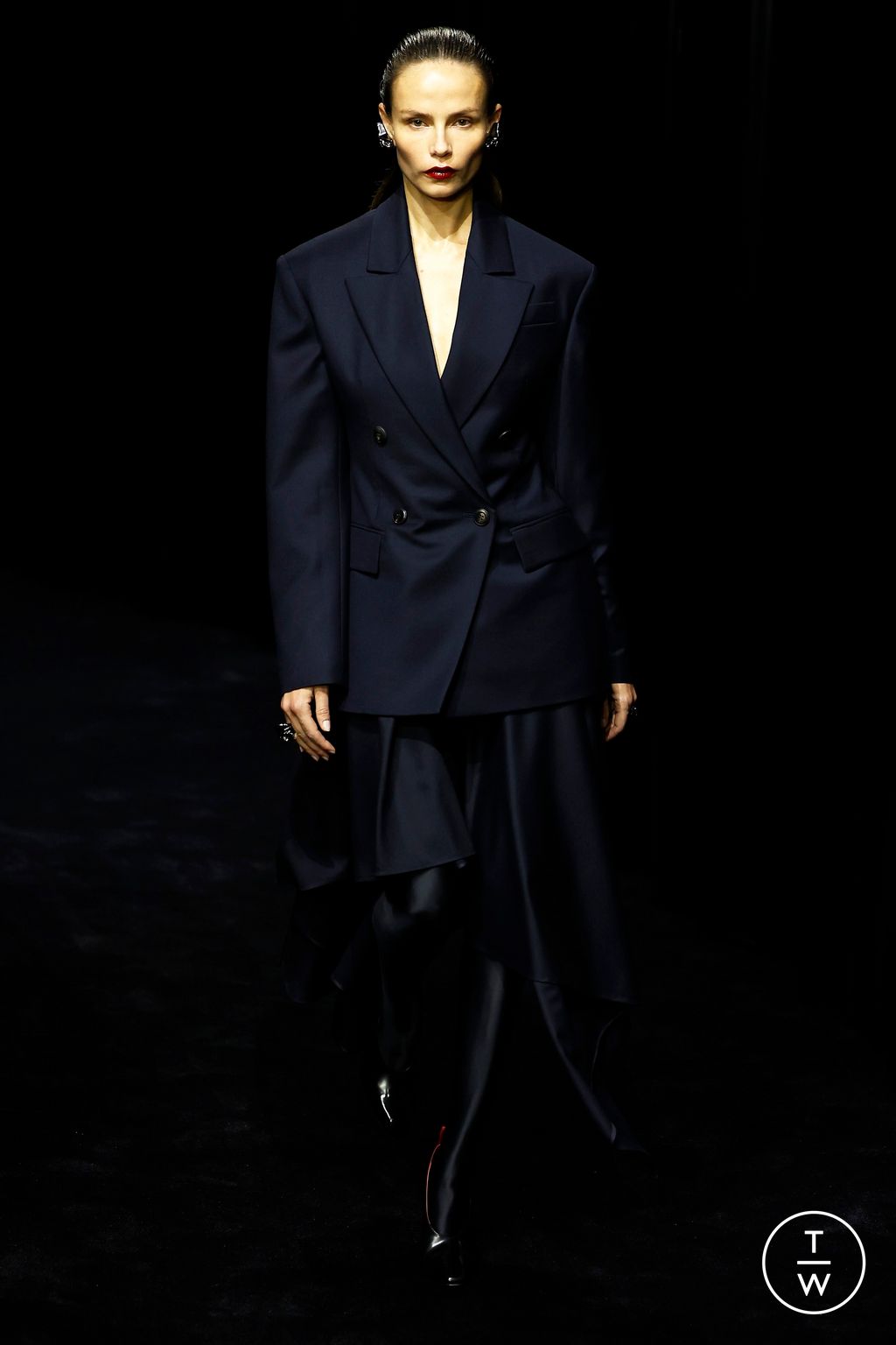 Fashion Week Milan Fall/Winter 2024 look 34 from the Ferrari collection 女装