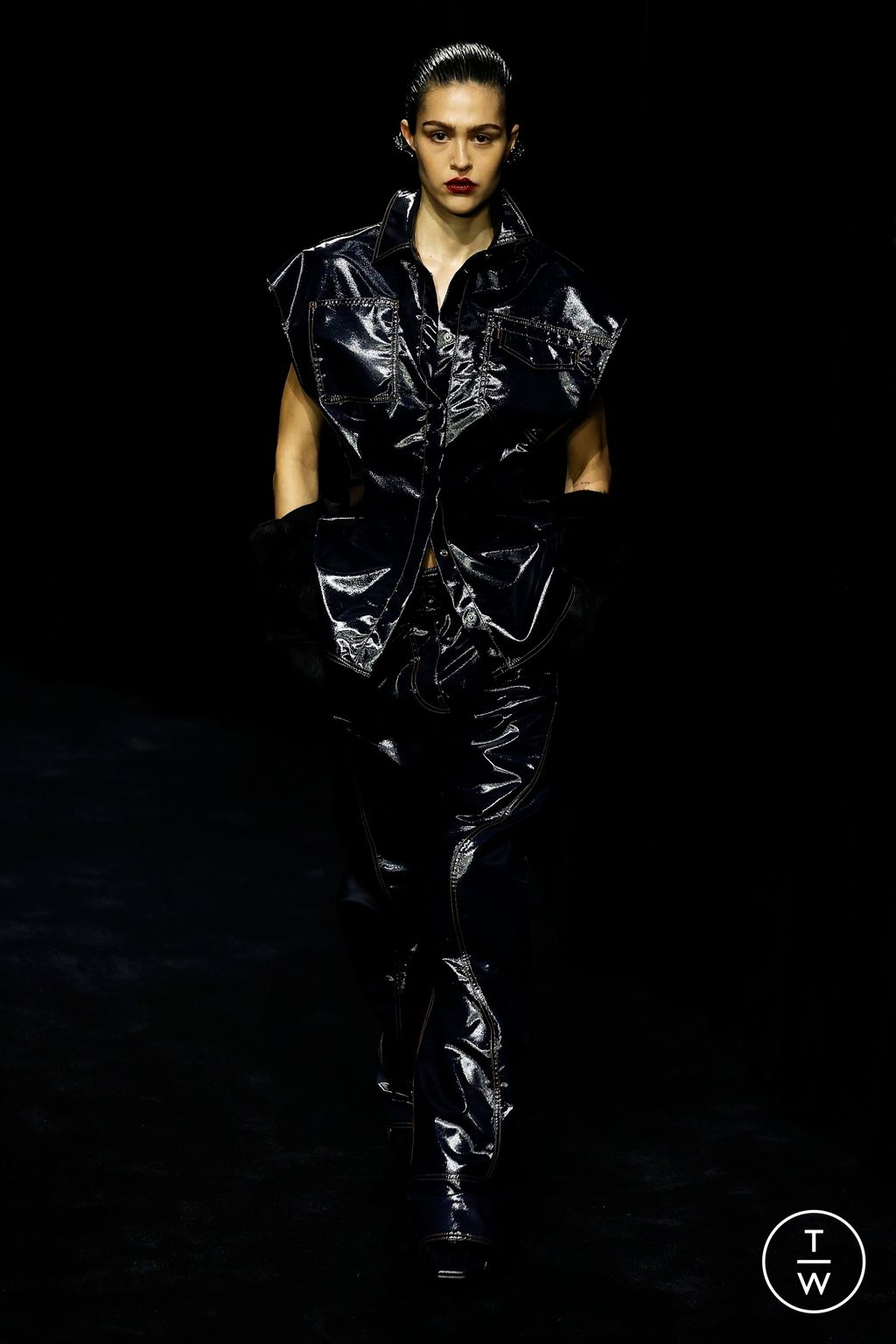 Fashion Week Milan Fall/Winter 2024 look 38 from the Ferrari collection 女装