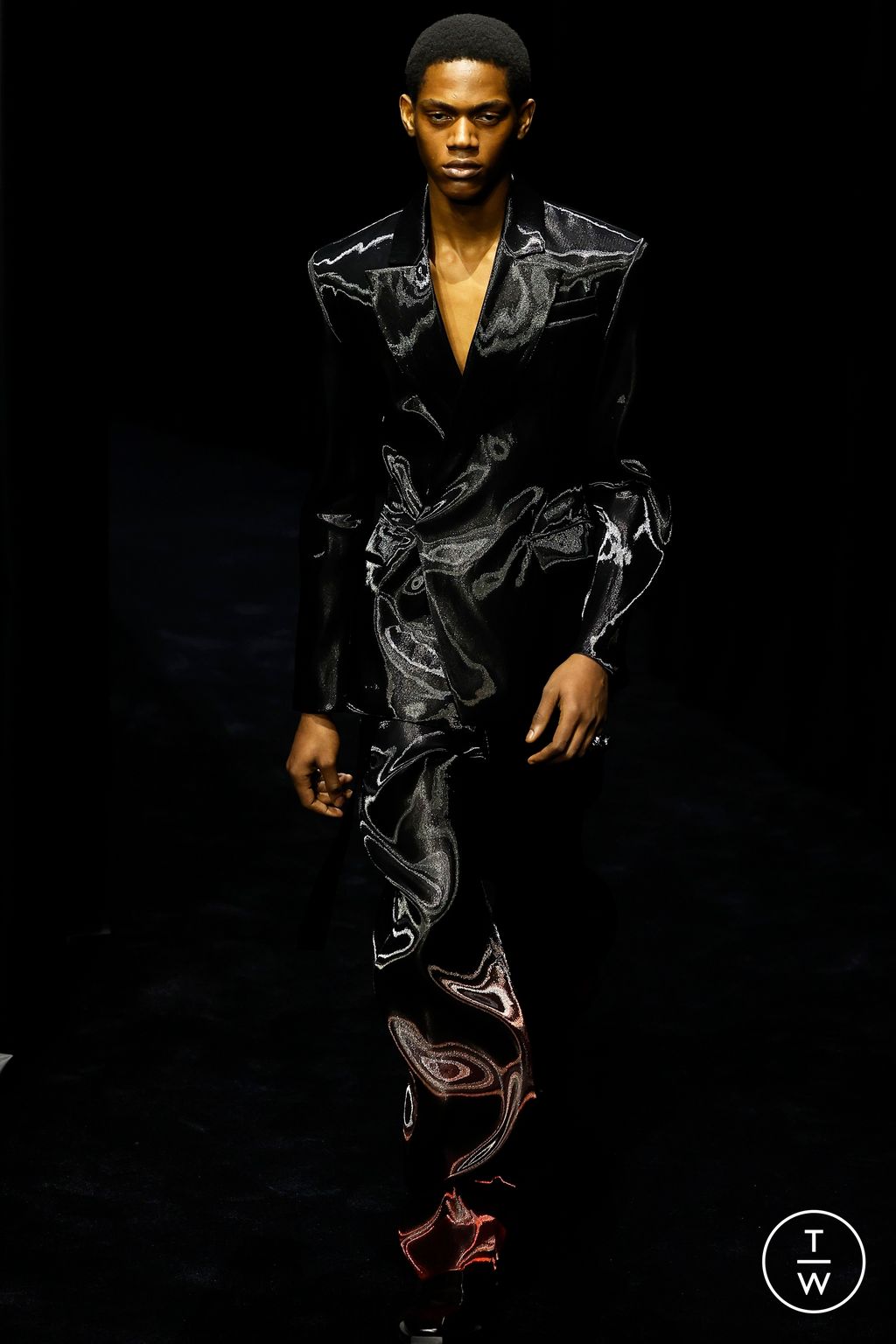 Fashion Week Milan Fall/Winter 2024 look 49 from the Ferrari collection 女装