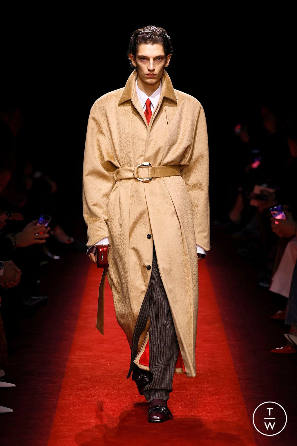Fashion Week Milan Fall/Winter 2025 look 10 from the Ferrari collection 女装