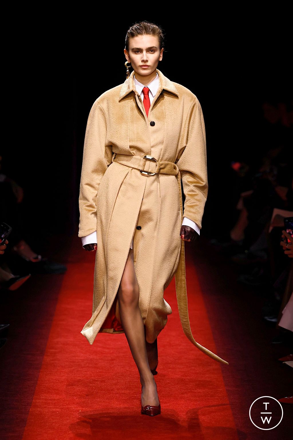 Fashion Week Milan Fall/Winter 2025 look 12 from the Ferrari collection 女装