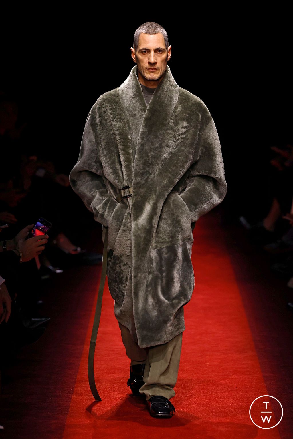 Fashion Week Milan Fall/Winter 2025 look 24 from the Ferrari collection 女装