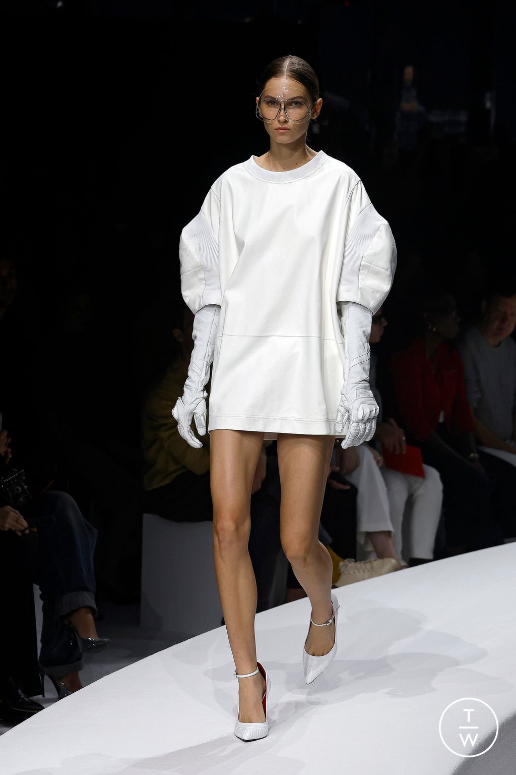 Fashion Week Milan Spring/Summer 2024 look 1 de la collection Ferrari womenswear